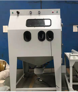 無錫迪砂非標定制三工位推車轉(zhuǎn)盤加壓式噴砂機！省時省力!操作簡單